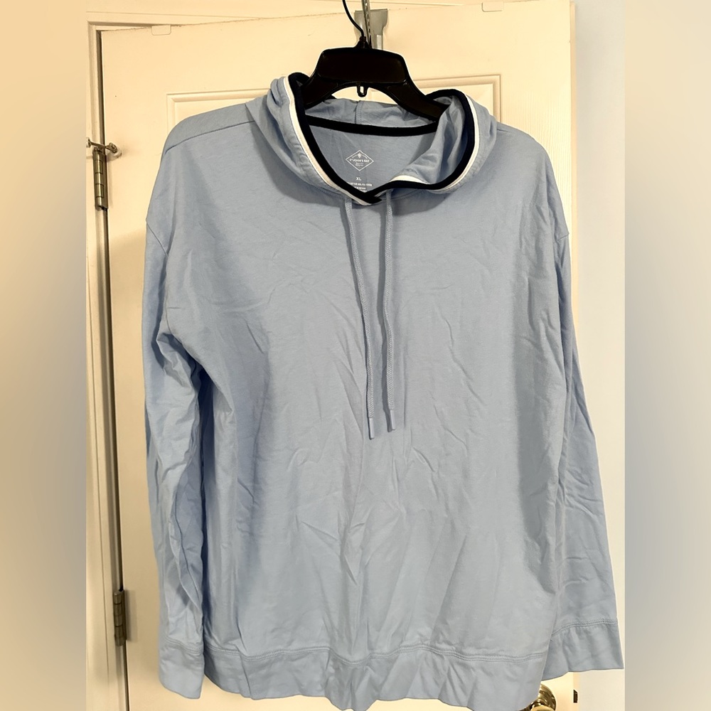 Women’s lightweight hoodie